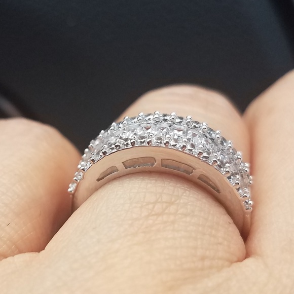 14k Solid White Gold Wedding Band Ring. Absolutely stunning. Stones are QZ - Picture 8 of 8